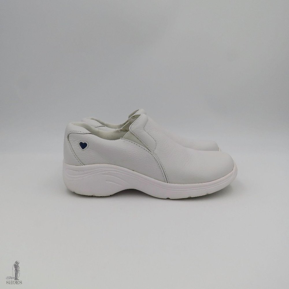 Nurse Mates Dove Womens 6.5